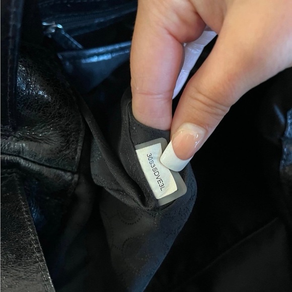 Michael Kors Two Way Devon Bag - Picture 11 of 11